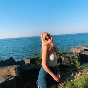 Meet your Posher, Naomi